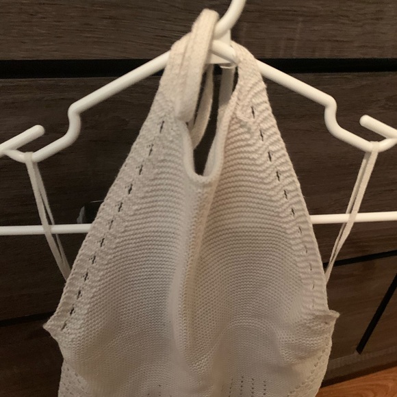 Halter top - Picture 1 of 1